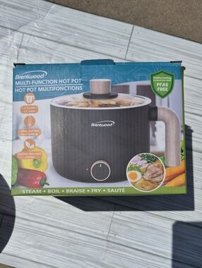 NWOT Black Multi-Function Hot Pot - 1.6 Quart